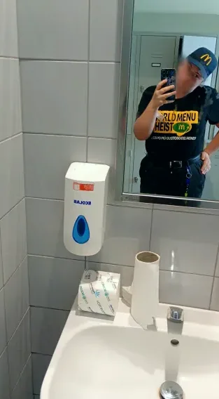 Carina, 24