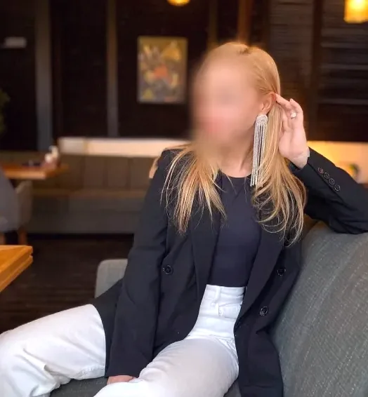 Corinna, 32