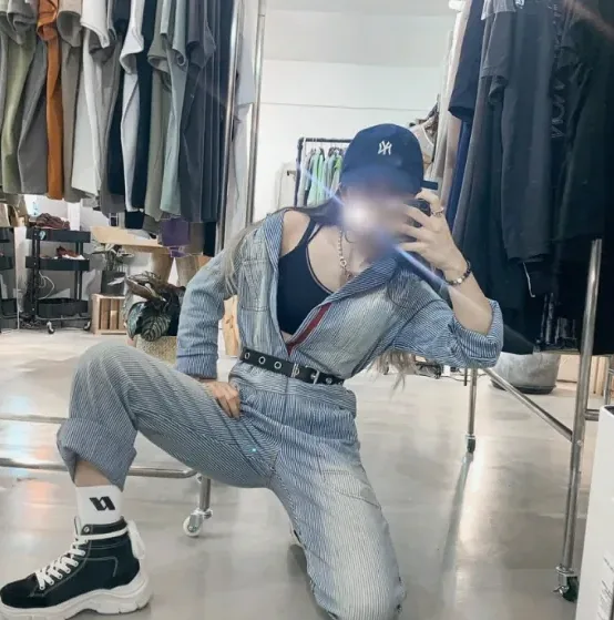 Elisa, 28