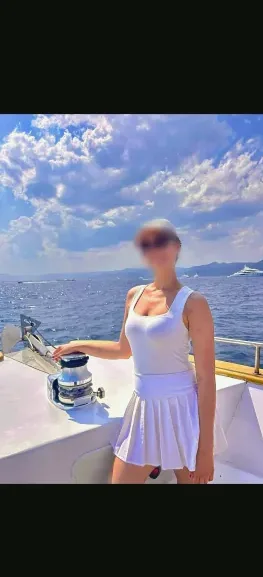 Emily, 33
