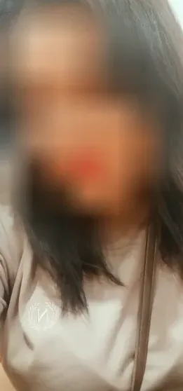 Larissa, 34