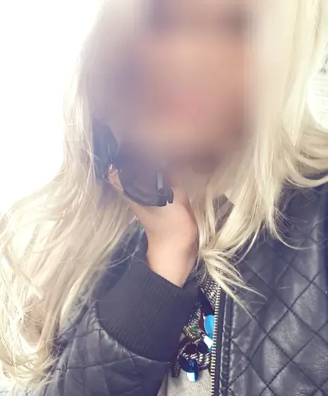 Lilly, 32