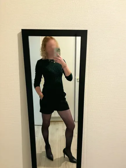 Mia, 25