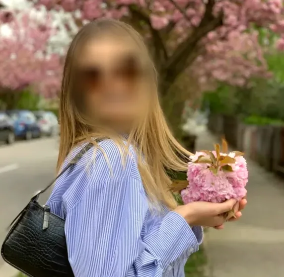 Nora, 23