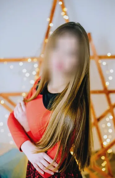 Simone, 28
